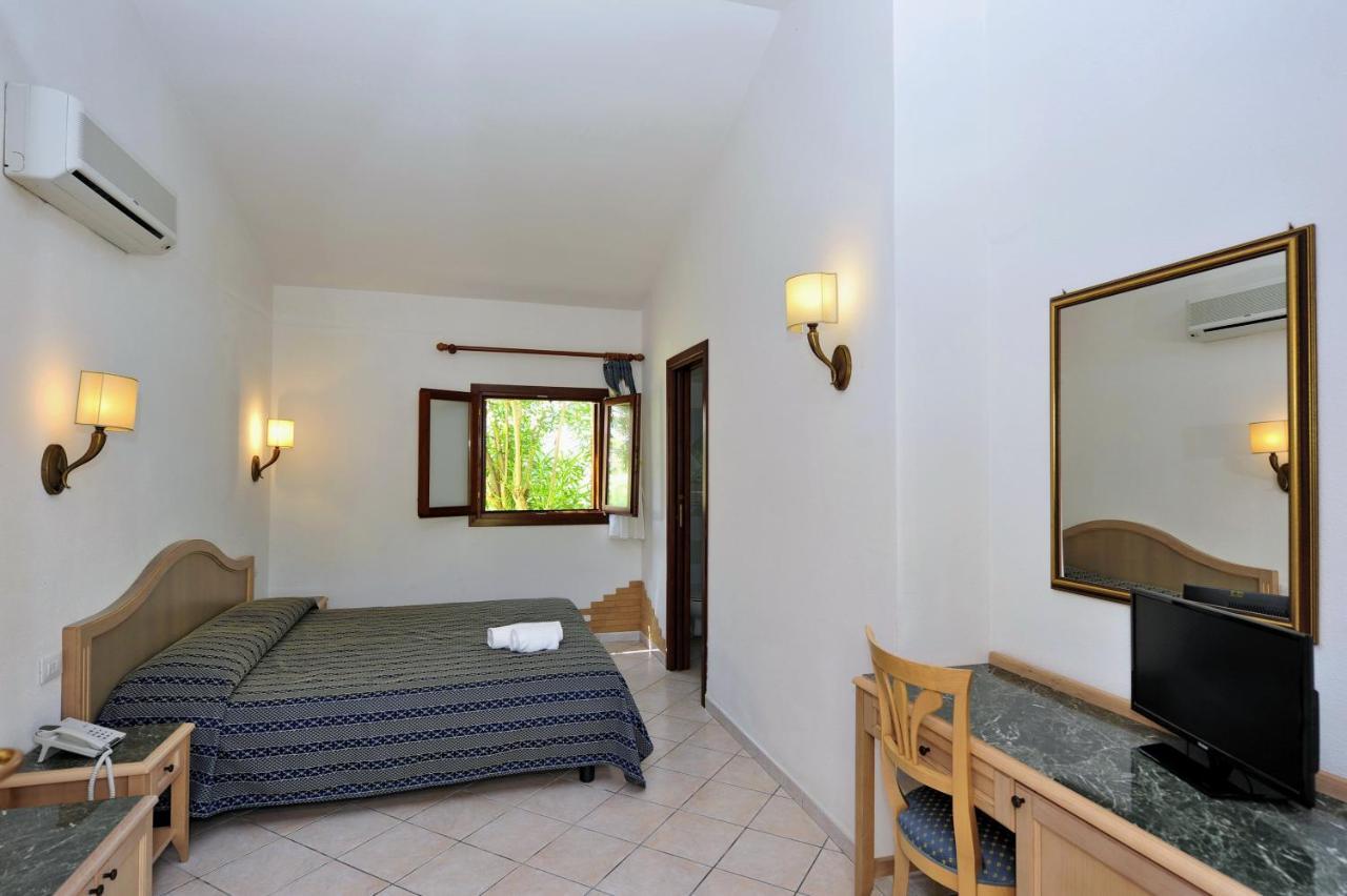Cala Mirto Hotel